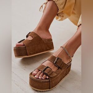 Brown Suede Flatform Platform Buckle Sandals